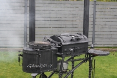 2-chimney barbeque with meat smoking facility and a cooktop PERFECTION
