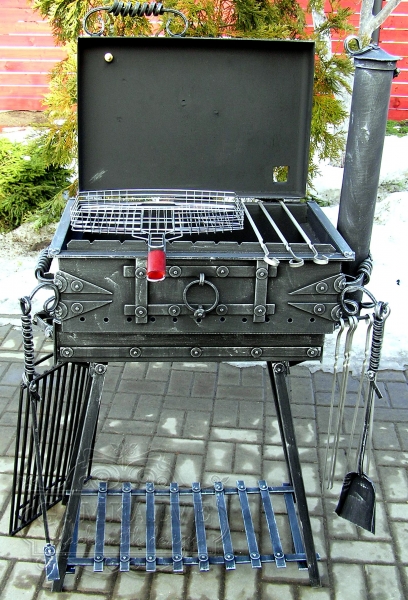Barbeque with an integrated meat smoking facility, stationary