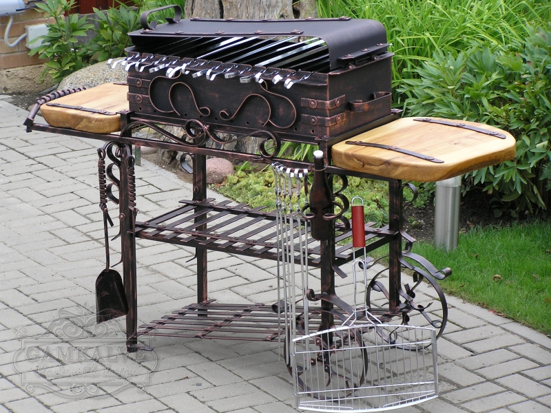 Barbeque with wheels MODERN
